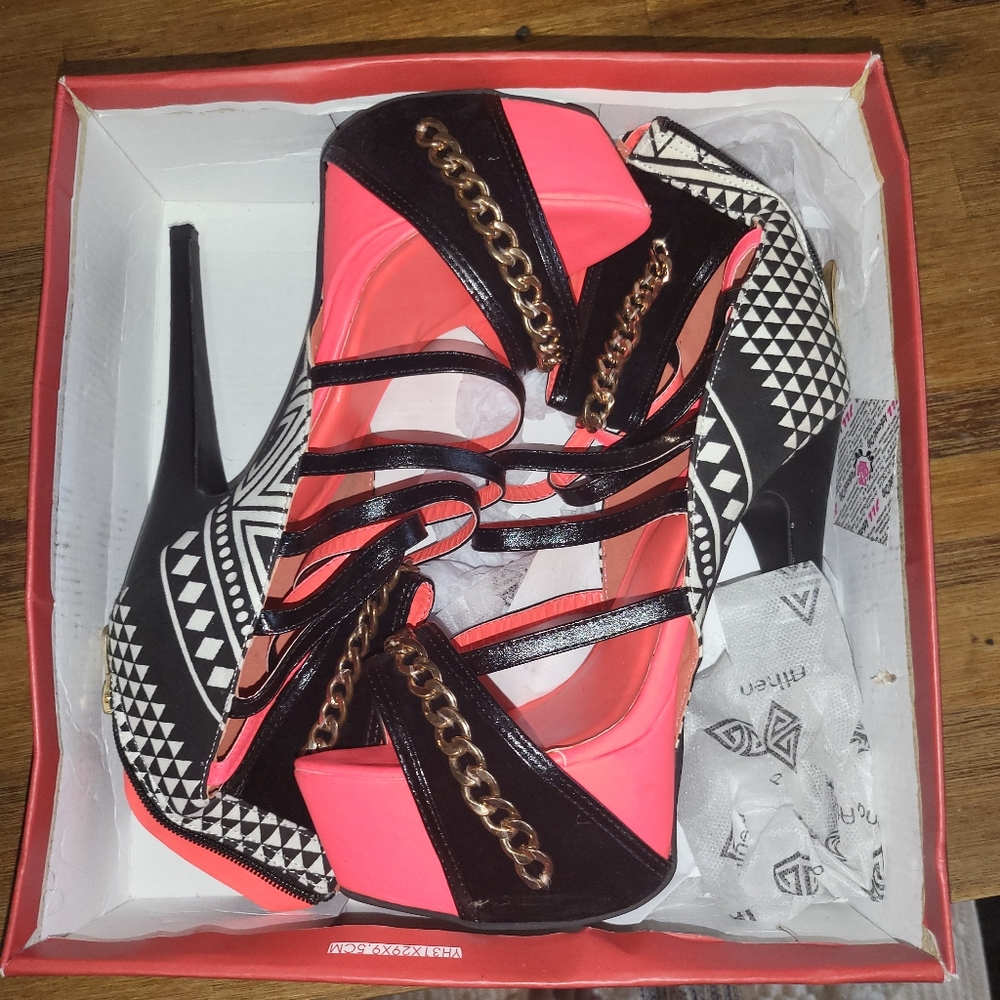 Heels - Picture 4 of 11